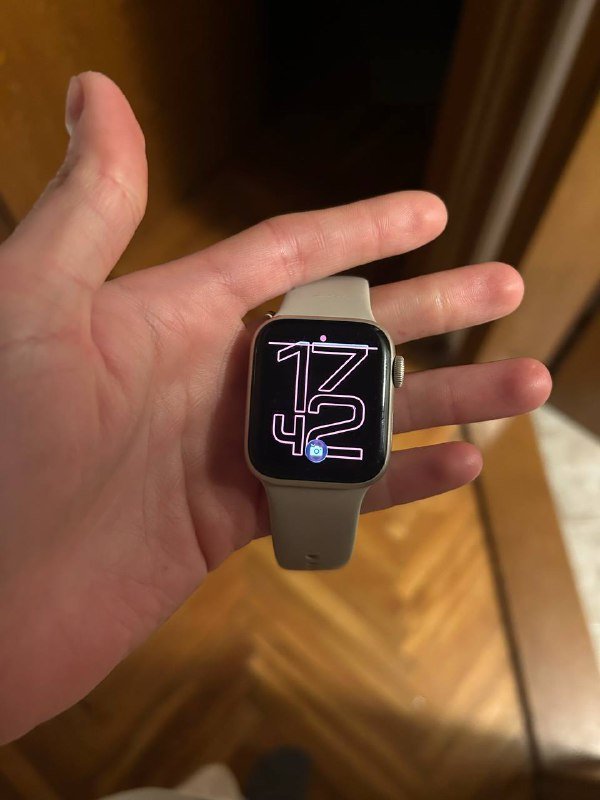 Apple Watch SE 40mm 32GB with charger and 2 straps