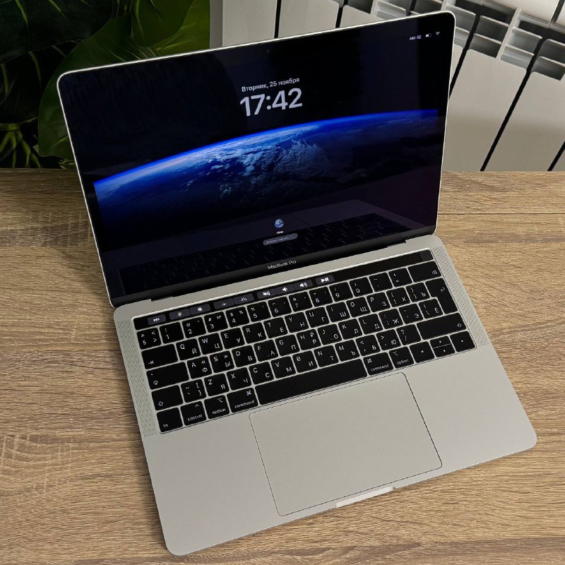 MacBook Pro 13 2019 Touch Bar 3