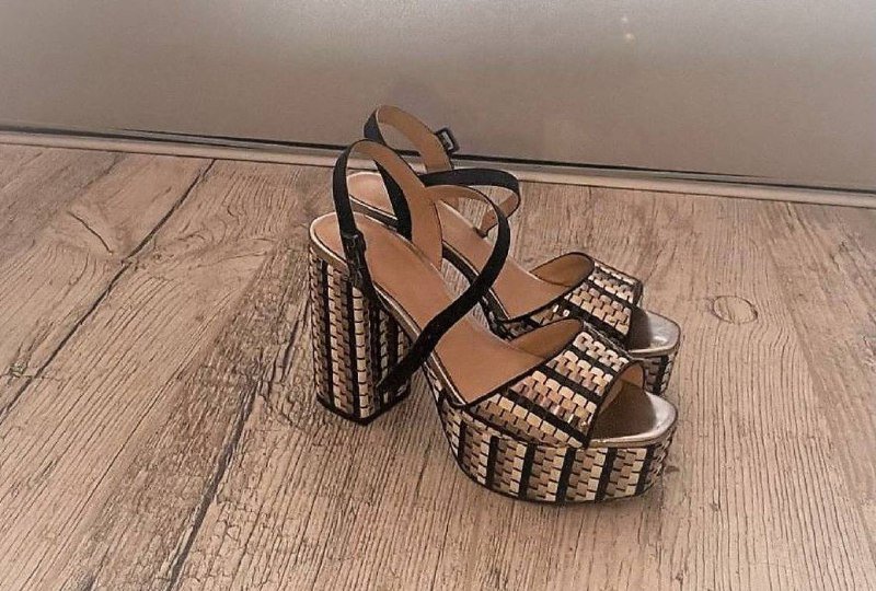 Босоножки женские Armani Exchange размер 37 4