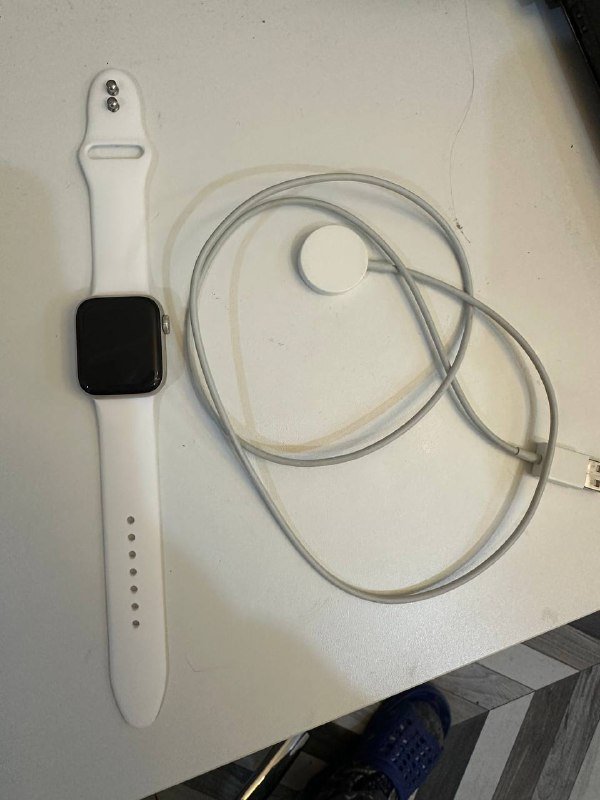 Apple Watch SE 2 40мм, Samsung Galaxy Watch 3 45мм
