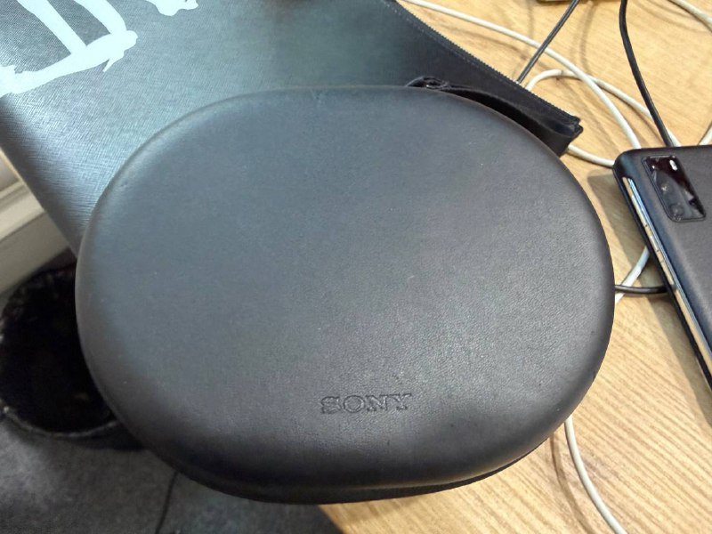 Наушники Sony MDR-1000X с аксессуарами и чехлом 6