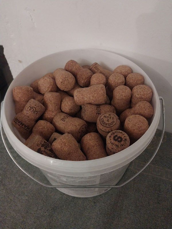 Альбомы для рисования, подрамники, планшет, декор, ведро пробок 9