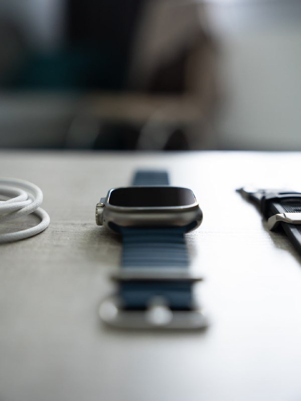 Apple Watch Ultra 2, 2 ремешка, зарядное 3