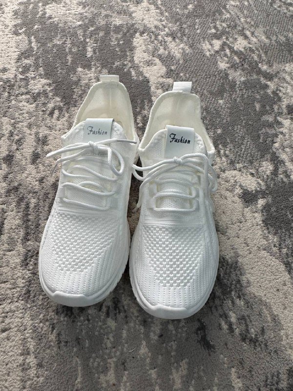 Новые белые кроссовки размер 37