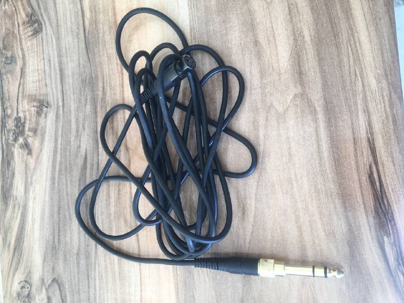 помпа для продувки камеры, переходник usb-mini usb, биты для шуруповерта, аудио вход, кабель от наушников, пульт от smart tv 4