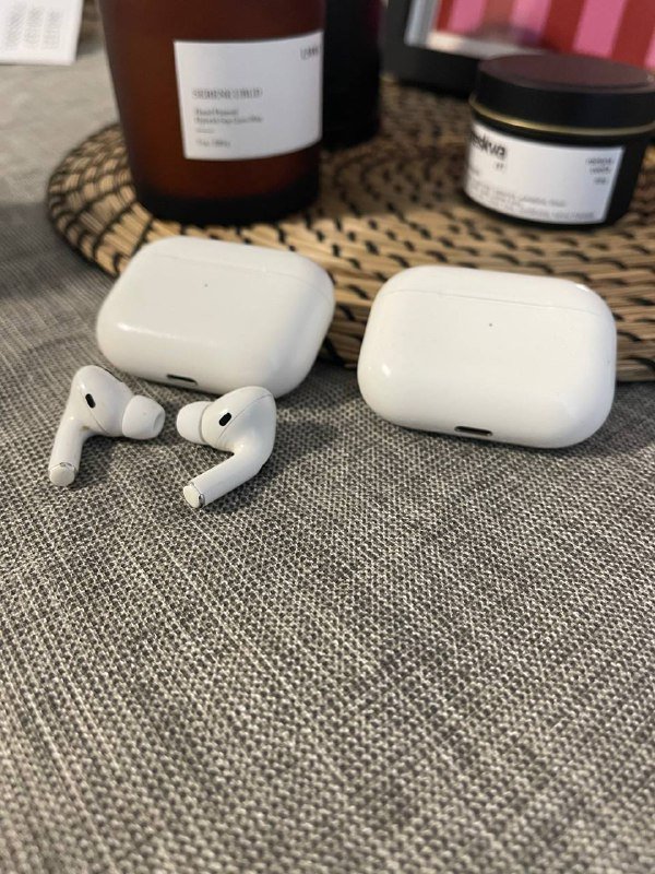 Кейс Airpods, наушник правый, левый хрипит