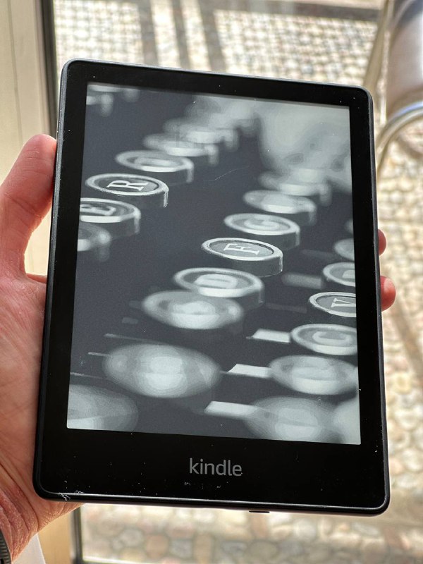 Электронная книга Kindle с зарядным устройством 3