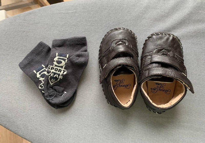 Диванные подушки, часы, скалка, приставка, стульчик, детские ботиночки, сумка-холодильник 6