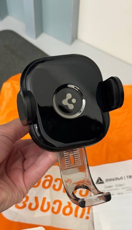 Автомобильный держатель с беспроводной зарядкой Spigen 2