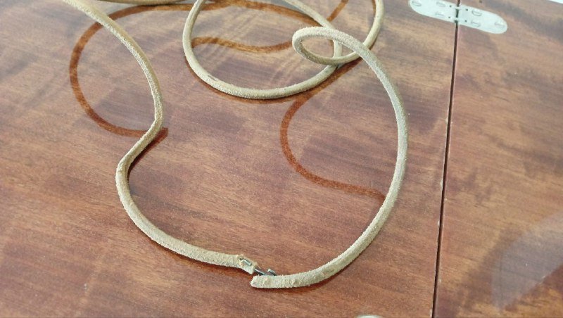 Швейная машина в шкафу с аксессуарами 5