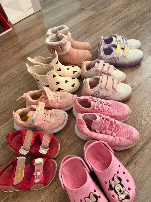 Детская обувь с 26 по 28 размер и детские игрушки