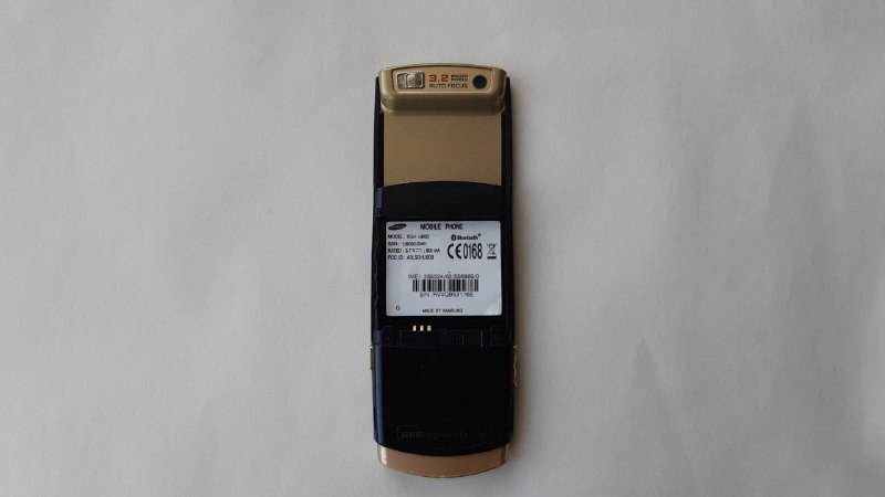 Телефоны Samsung SGH U600 и Nokia Lumia 635 RM-975 6