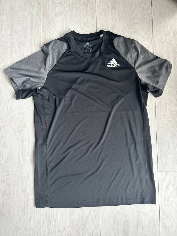 Adidas футболка M в отличном состоянии