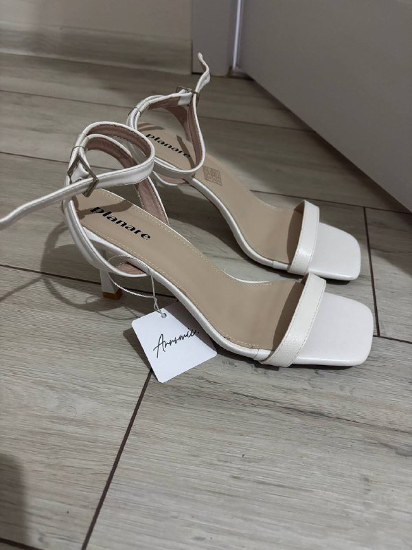 Босоножки белые женские 39 размер новые