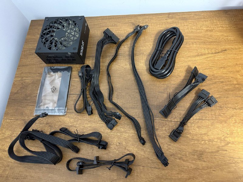 Блок питания Corsair SF850L с комплектными кабелями