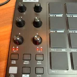 Akai MPD218 USB MIDI контроллер 3