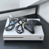 Xbox One S с джойстиком и проводами 1