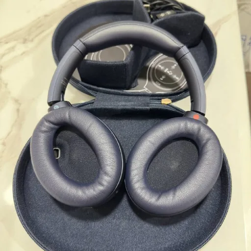 JBL Boombox 3, Sony WH-1000XM4 Blue