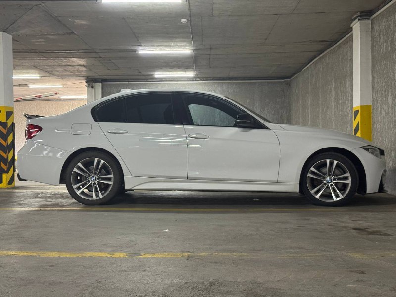 BMW 330i xDrive 2017 года 5
