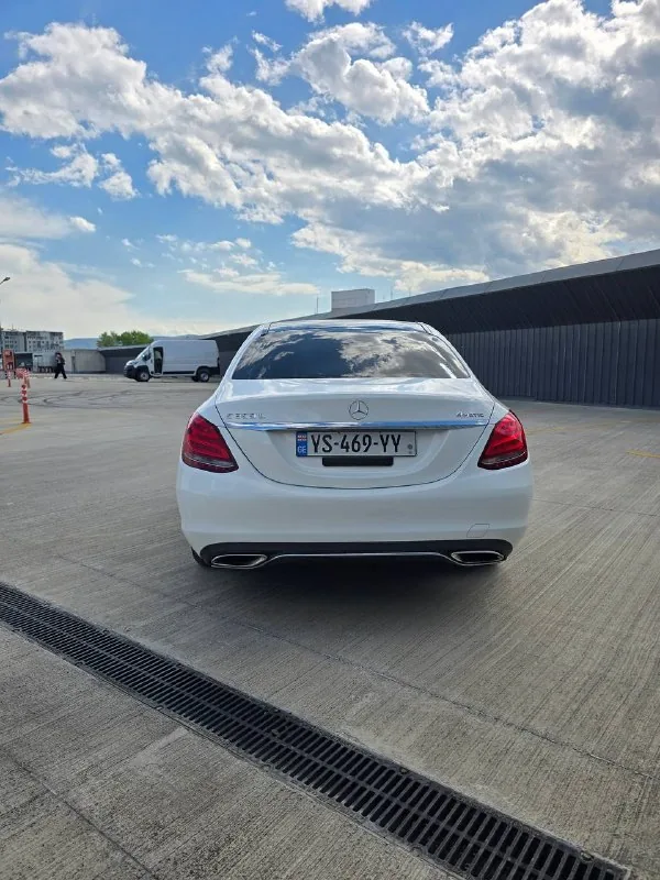 Mercedes-Benz C300 8