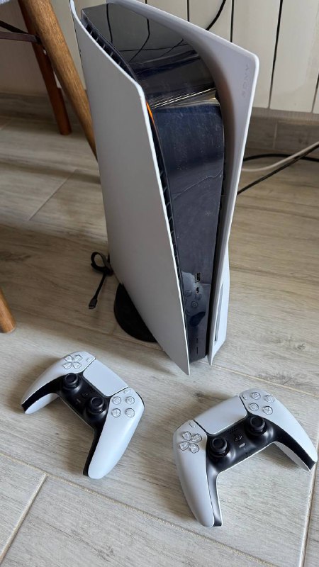 PlayStation 5 с дисководом и 2 джойстиками