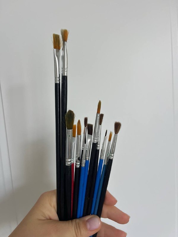 Книги, блокноты, кисти, степлер, бумага 4