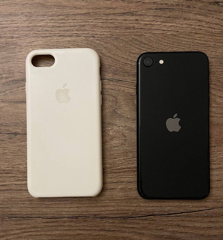 iPhone SE 2020 с защитным стеклом и чехлом 3