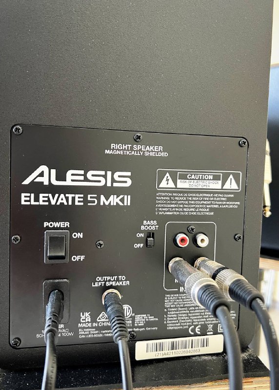 Студийные мониторы ALESIS 2