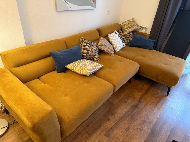 Диван с двумя модулями и подушками