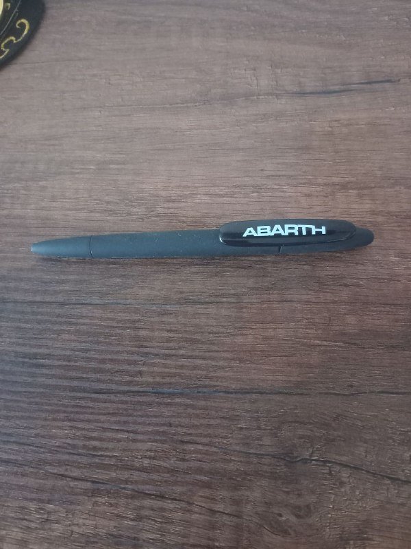 Футболка, кепка, сумка, шнурок, эмблемы, шариковая ручка 7