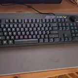 Мониторы ASUS, клавиатура, кабели и переходник 2