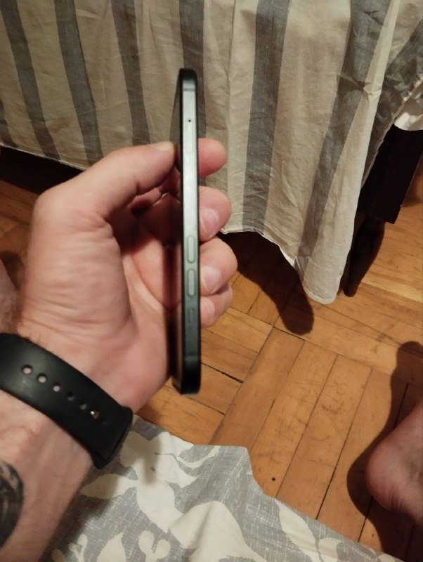 iPhone 15 3