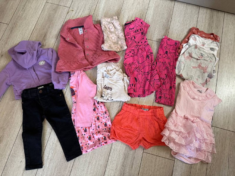 Children's clothing sizes 9-12 months