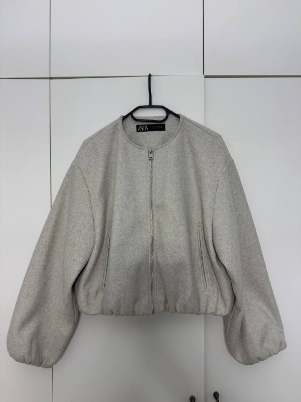 Платье в пайетках, бомбер, кожаная рубашка, baby tee, черная блуза 2