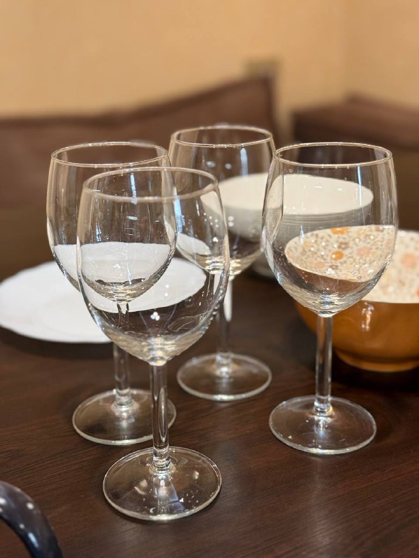 4 бокала, набор кружка миска, тарелки, вазочка, терка, стаканы, кружки 3