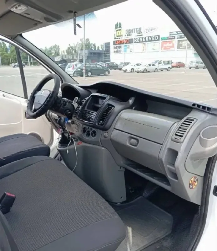 Renault Trafic 2012 1