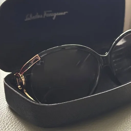 Женские солнцезащитные очки Salvatore Ferragamo