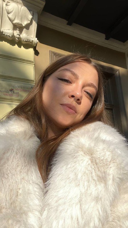 Шуба из искусственного меха белая bershka s-m 2