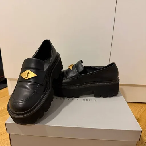 Лоуферы на платформе Charles and Keith