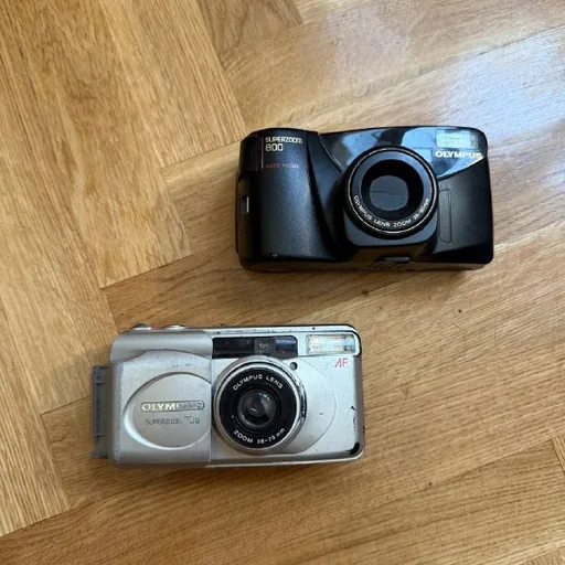 Olympus Superzoom 800 black camera, silver camera