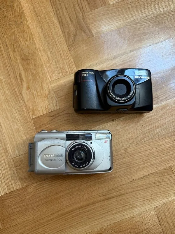 Olympus Superzoom 800 black camera, silver camera