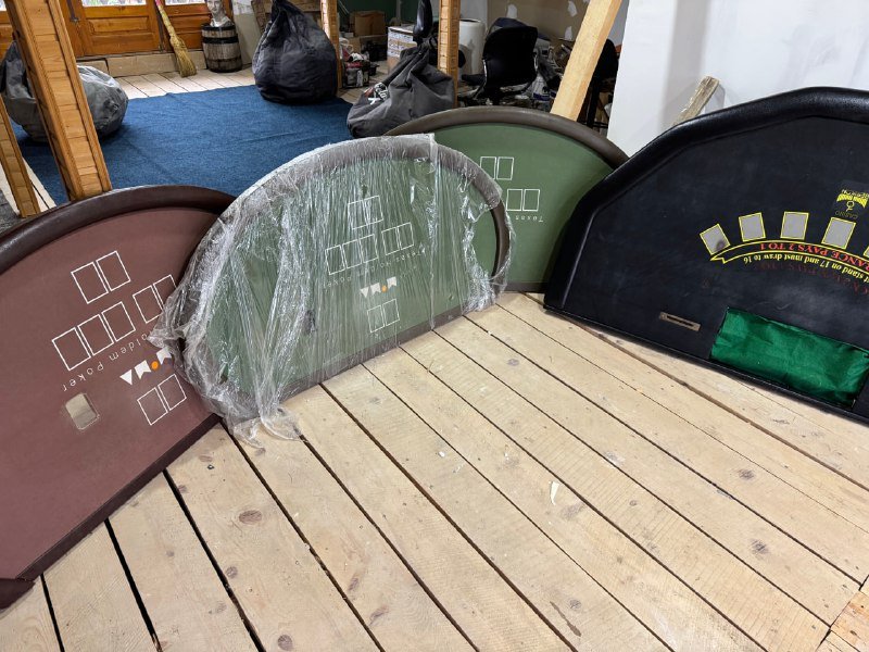 Офисный стол с тумбой и 3 ящиками