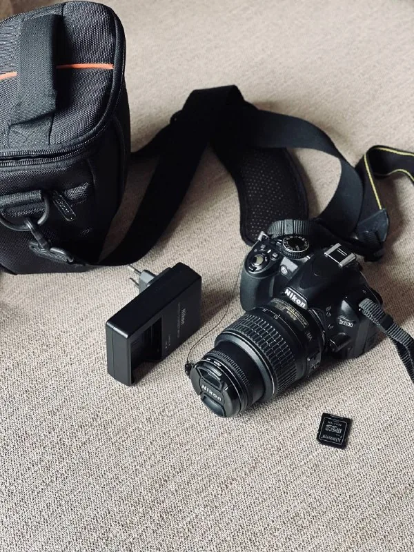 Nikon D3100 с объективом 18–55 мм VR 1