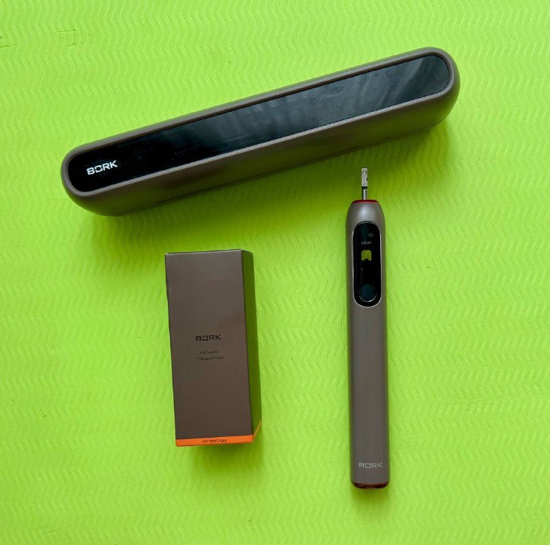 Зубная электрическая щетка Bork F550gg, F710 с насадками и кейсом