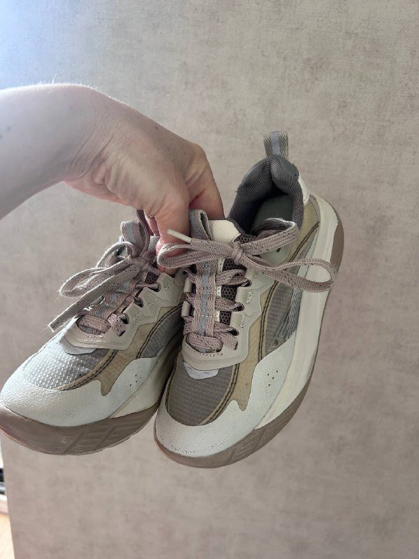 Ботинки Zara, Кроссовки Zara, Кроксы бежевые и голубые, Сандали детские 3