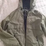 Черная длинная куртка H&M, зеленая ветровка Mavi 2