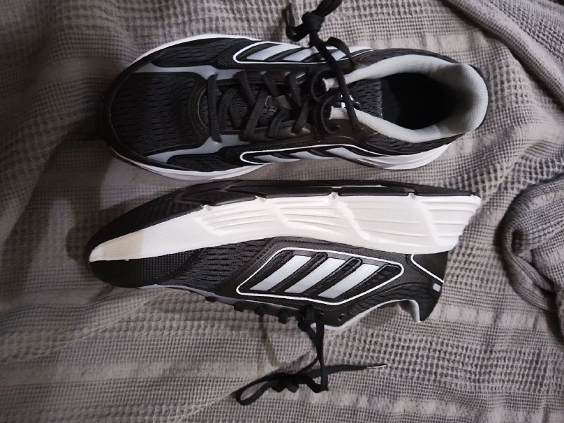 Кроссовки Adidas новые 4