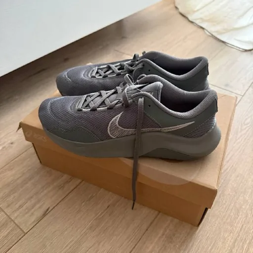 Кроссовки Nike