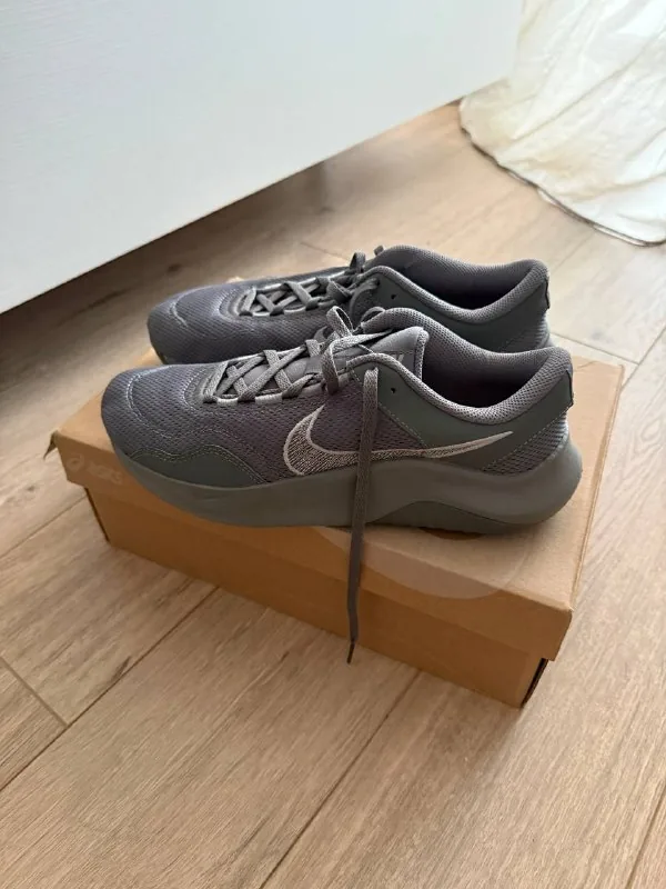 Кроссовки Nike
