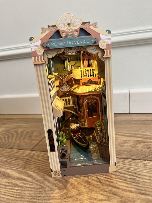 Подставка для книг с подсветкой 3